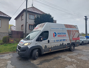 Zateplení stropu rodinného domu pomocí foukané izolace